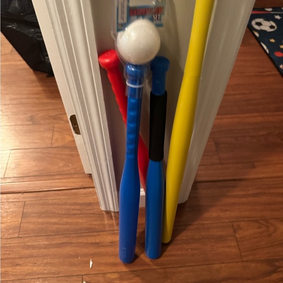 Kids Plastic Baseball Bat & Ball Set – 11-Piece Backyard Sports Kit. - Picture 2 of 11